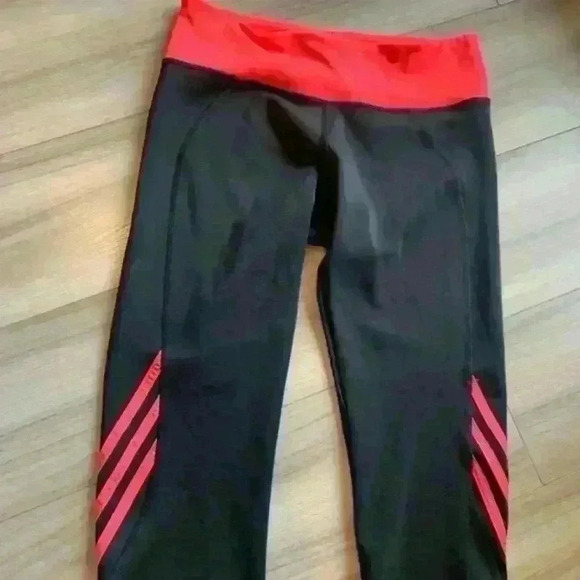 Adidas Originals Black &  Pink Cropped Leggings Size M - Picture 1 of 4